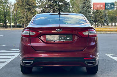 Седан Ford Fusion 2016 в 