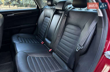 Седан Ford Fusion 2016 в 