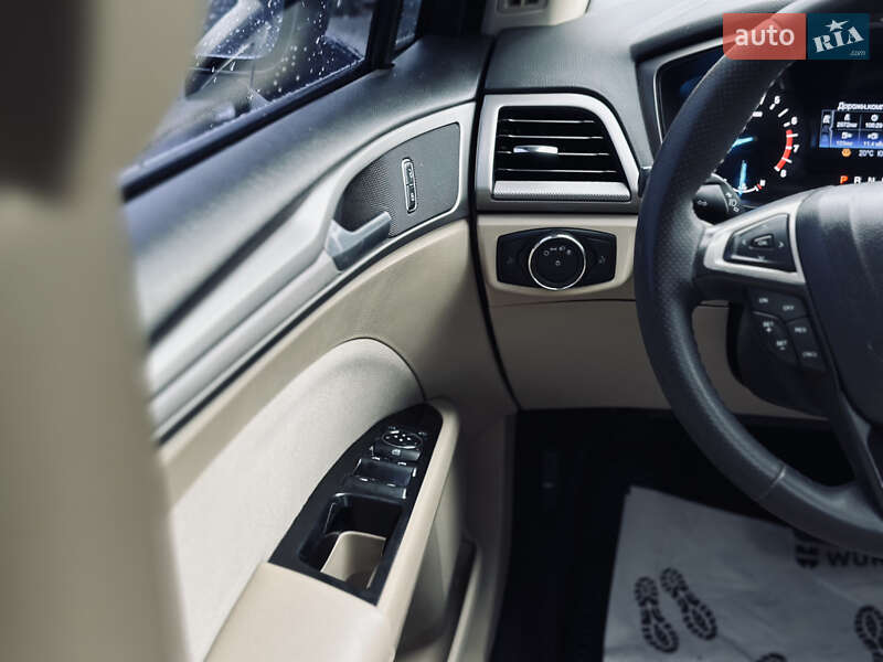 Седан Ford Fusion 2014 в Кременчуці