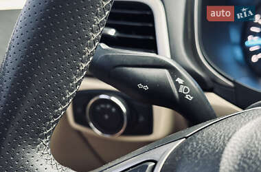 Седан Ford Fusion 2014 в 