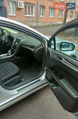 Седан Ford Fusion 2013 в 