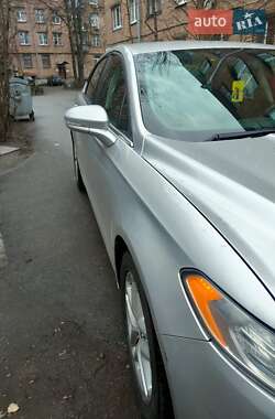 Седан Ford Fusion 2013 в 