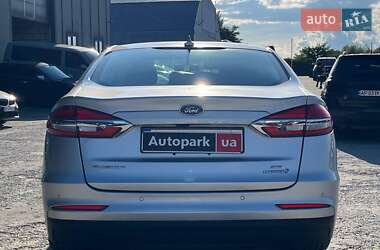 Седан Ford Fusion 2019 в 