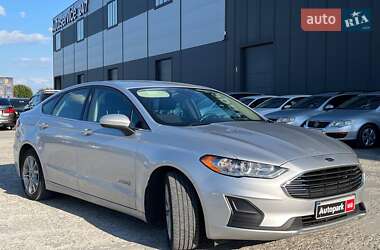 Седан Ford Fusion 2019 в 