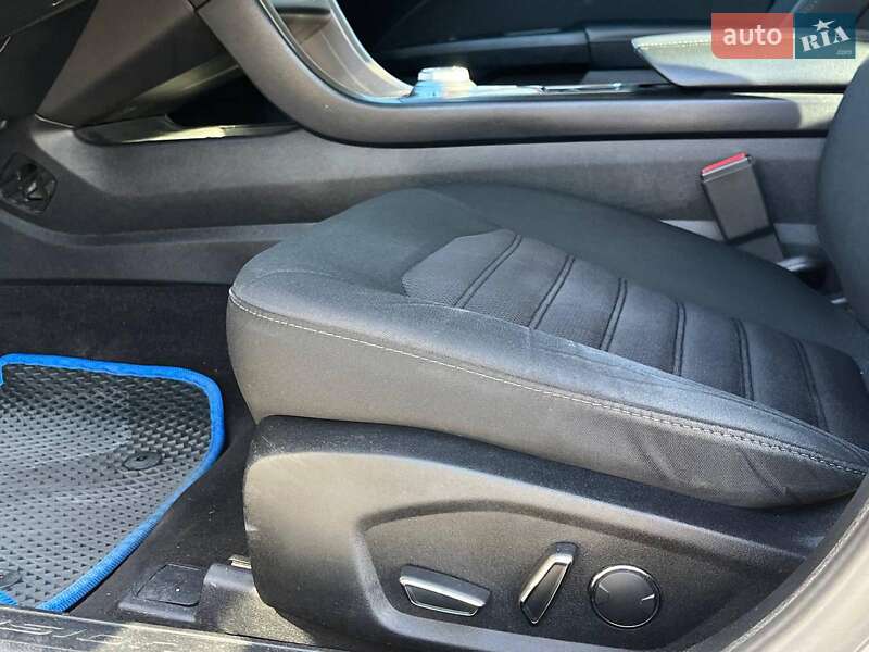 Седан Ford Fusion 2019 в Львове