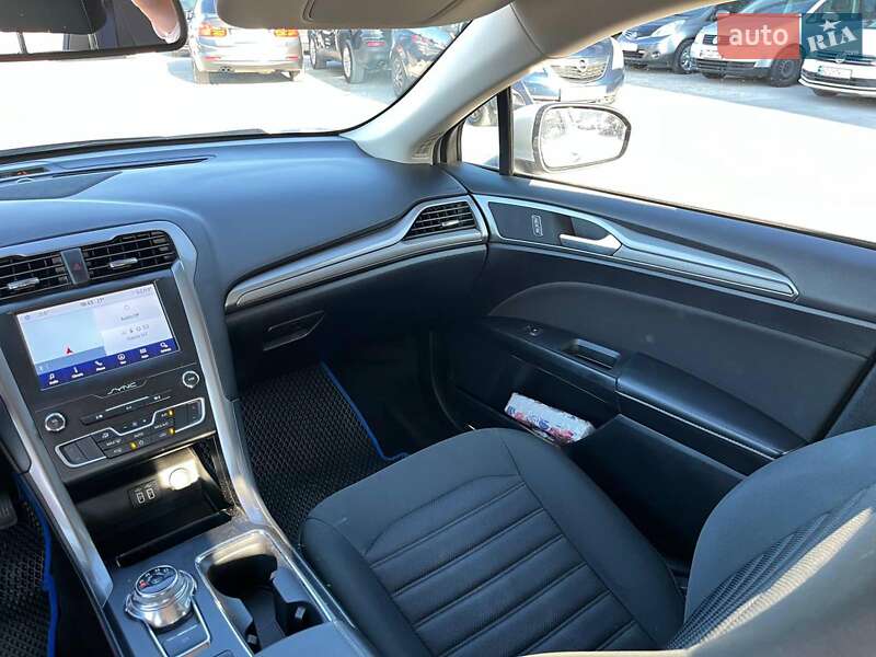 Седан Ford Fusion 2019 в Львове