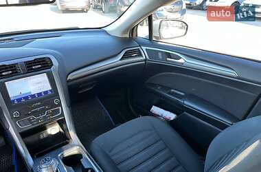 Седан Ford Fusion 2019 в 