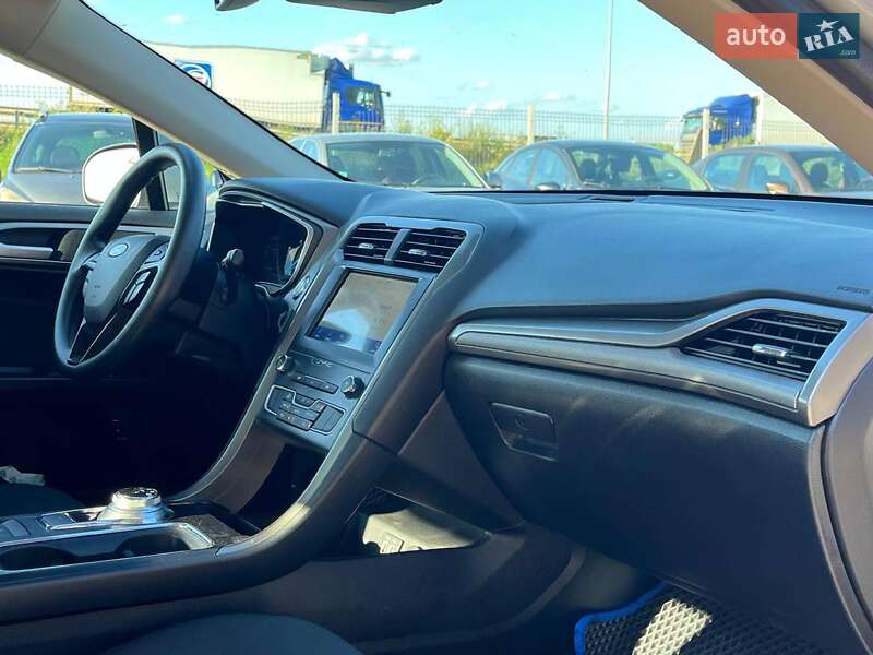 Седан Ford Fusion 2019 в Львове