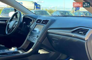 Седан Ford Fusion 2019 в 