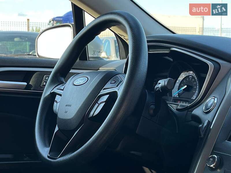 Седан Ford Fusion 2019 в Львове