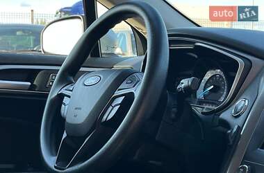 Седан Ford Fusion 2019 в 