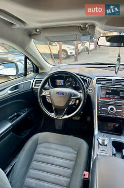 Седан Ford Fusion 2017 в 
