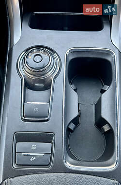 Седан Ford Fusion 2017 в 