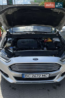 Седан Ford Fusion 2015 в 