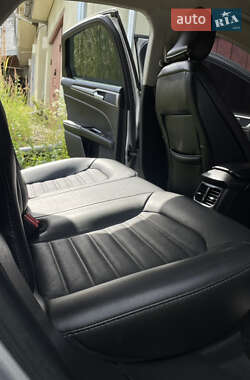 Седан Ford Fusion 2015 в 