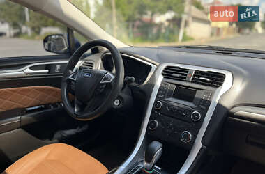 Седан Ford Fusion 2015 в 