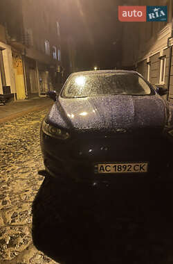 Седан Ford Fusion 2015 в 