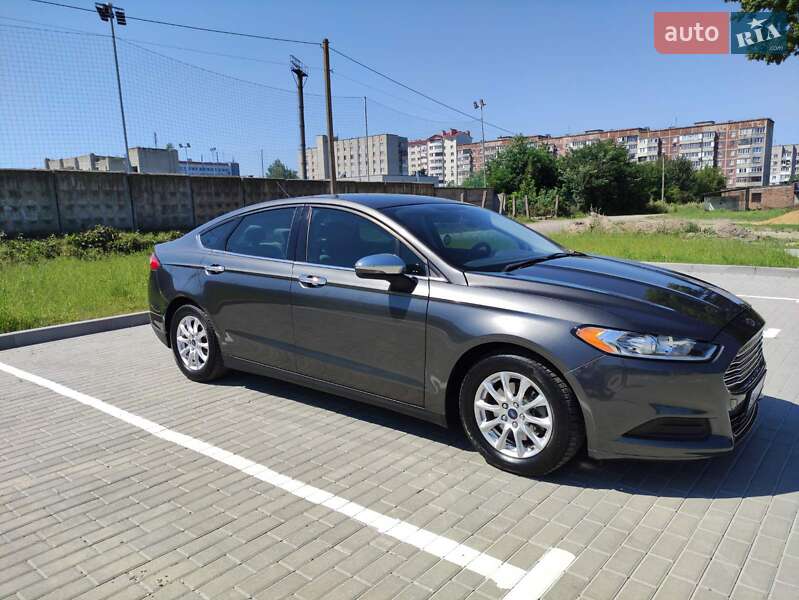 Седан Ford Fusion 2015 в 