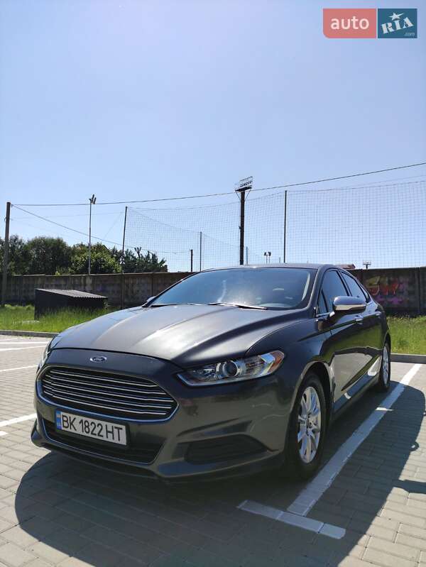 Седан Ford Fusion 2015 в Ровно