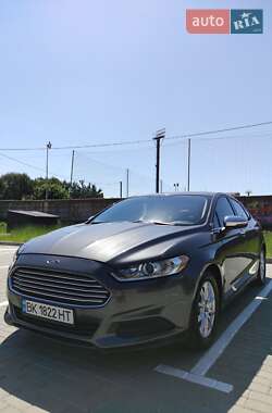 Седан Ford Fusion 2015 в 