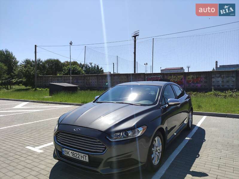 Седан Ford Fusion 2015 в Ровно