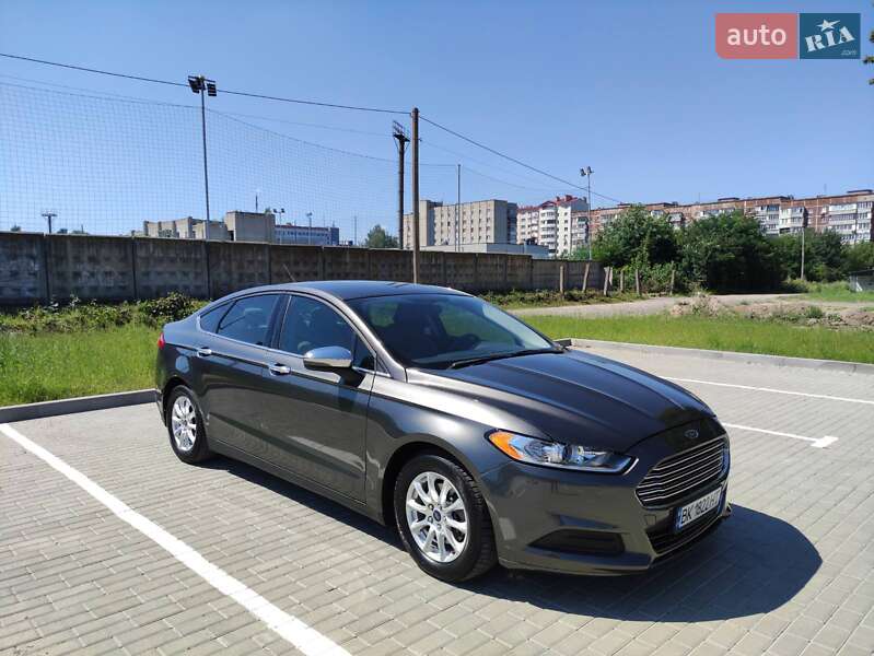 Седан Ford Fusion 2015 в Ровно