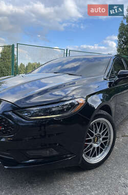 Седан Ford Fusion 2016 в 