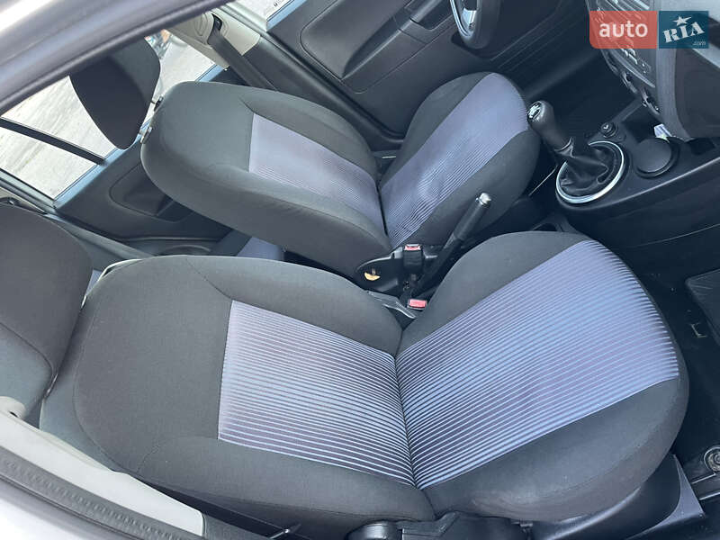 Хэтчбек Ford Fusion 2011 в Прилуках