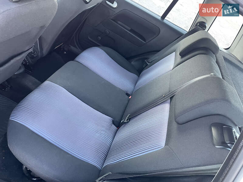 Хэтчбек Ford Fusion 2011 в Прилуках