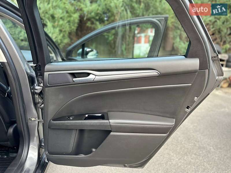 Седан Ford Fusion 2014 в Славянске