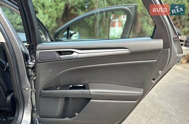 Седан Ford Fusion 2014 в 