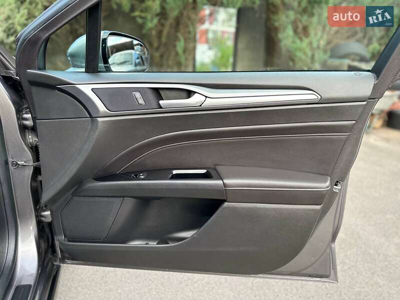 Седан Ford Fusion 2014 в Славянске