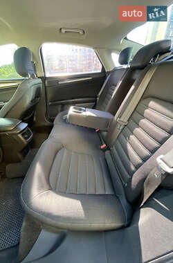 Седан Ford Fusion 2013 в 