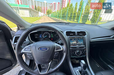 Седан Ford Fusion 2014 в 