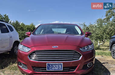 Седан Ford Fusion 2015 в Волочиську