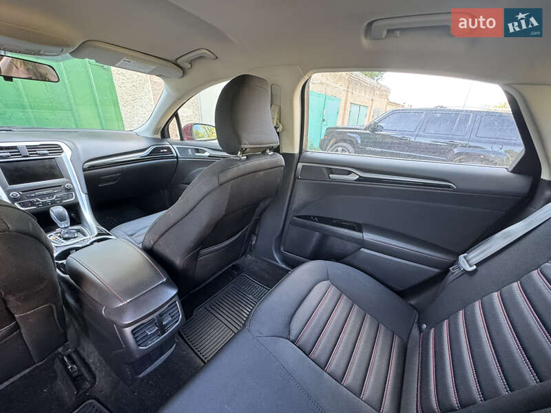 Седан Ford Fusion 2015 в Волочиске