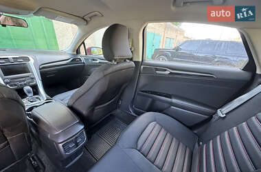 Седан Ford Fusion 2015 в 
