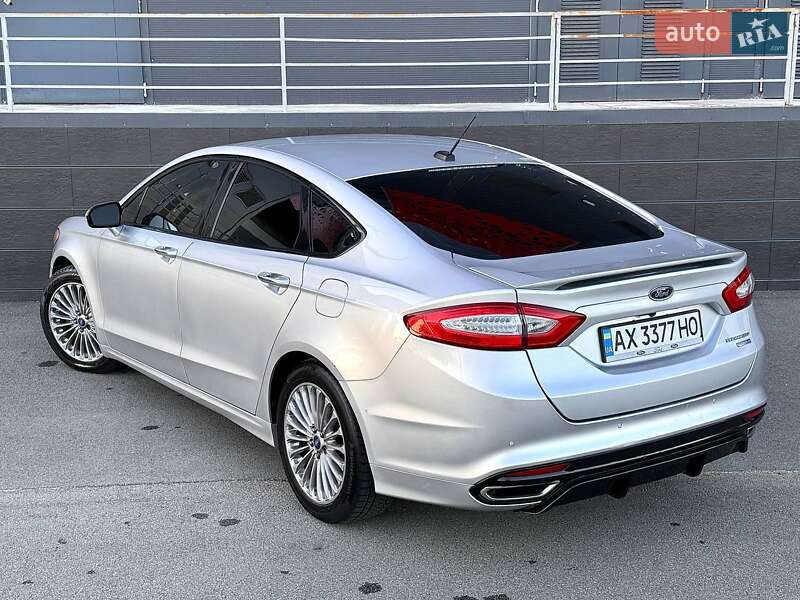 Седан Ford Fusion 2012 в 