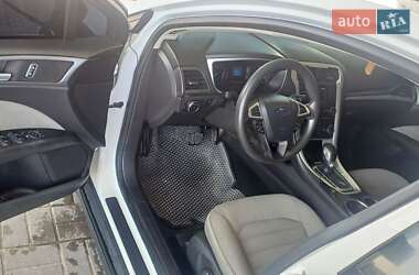 Седан Ford Fusion 2013 в 
