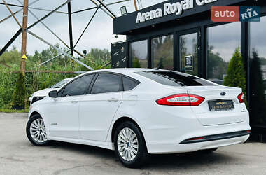 Седан Ford Fusion 2013 в 