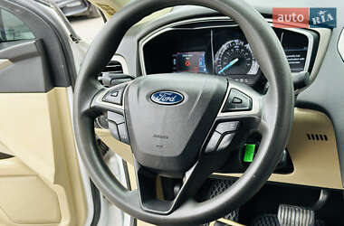 Седан Ford Fusion 2013 в 