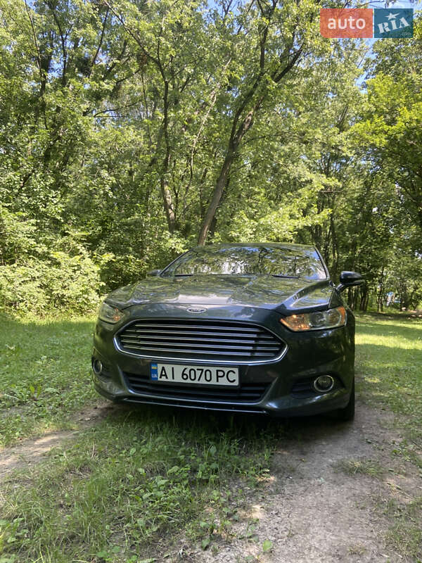 Седан Ford Fusion 2014 в 