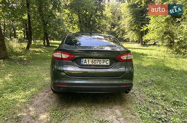 Седан Ford Fusion 2014 в 
