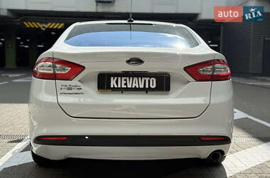 Седан Ford Fusion 2013 в 