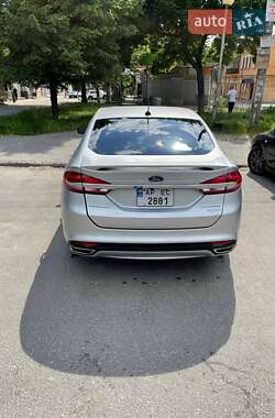 Седан Ford Fusion 2017 в 