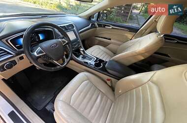 Седан Ford Fusion 2015 в 