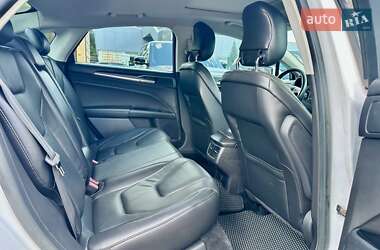 Седан Ford Fusion 2013 в 