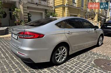 Седан Ford Fusion 2019 в 