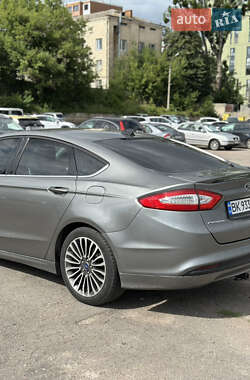 Седан Ford Fusion 2013 в 