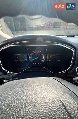 Седан Ford Fusion 2017 в 